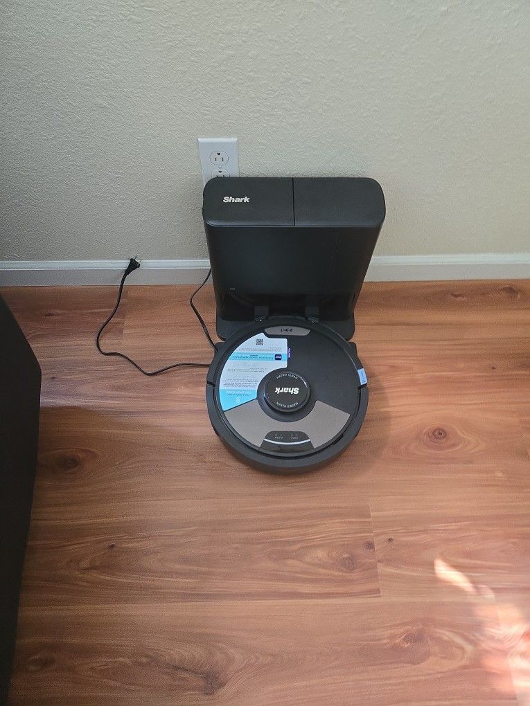 Shark Vaccum And Mop