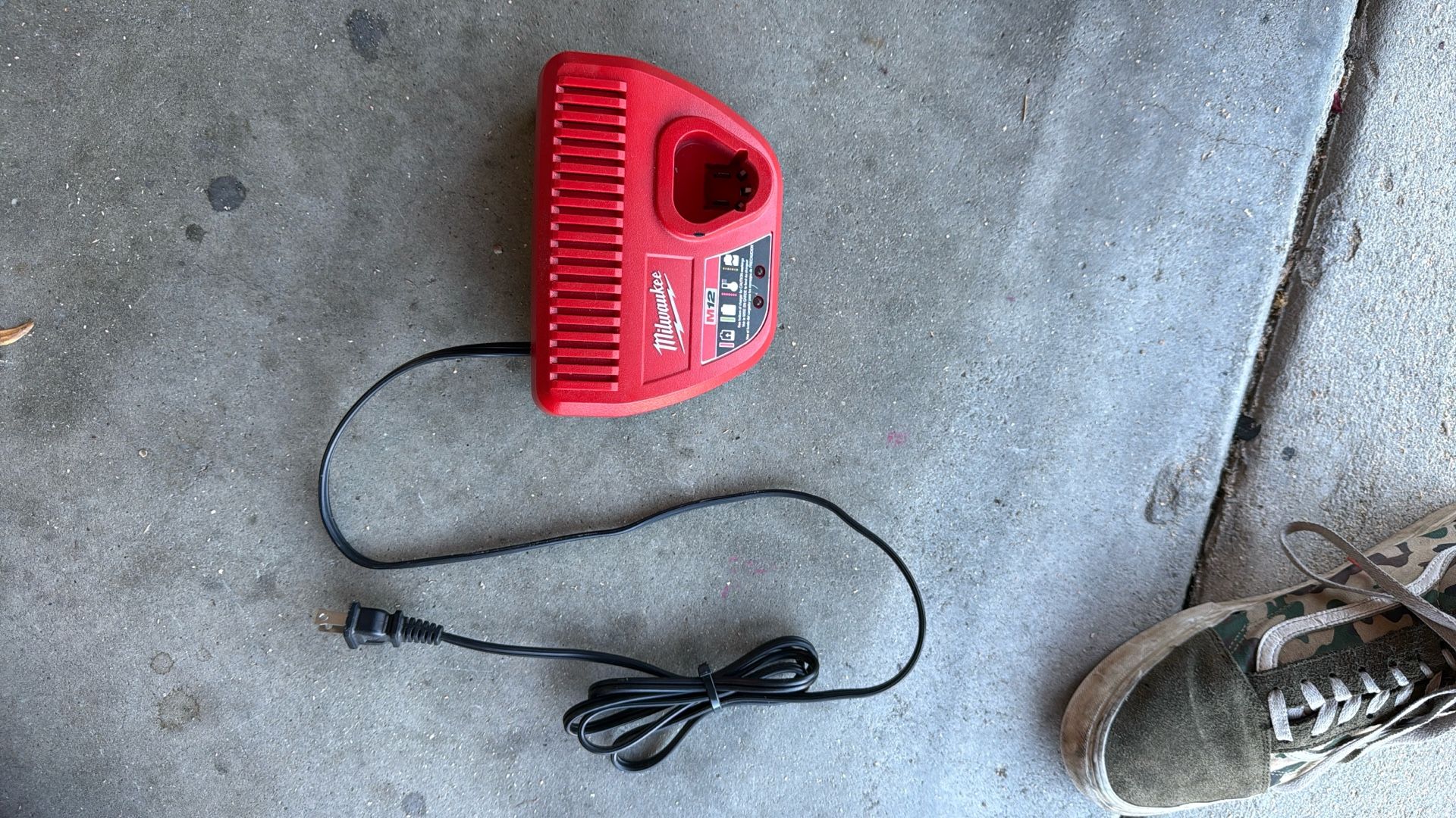 Milwaukee M12 Charger