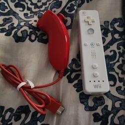 Nintendo Wii Contoller (White) w/ Red Nunchuk (No Battery Back Cover / Not Powering On)