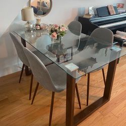 Dinning Room Table And Chairs 