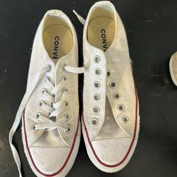 White Low Cut Converse Size 7 W / 5 M