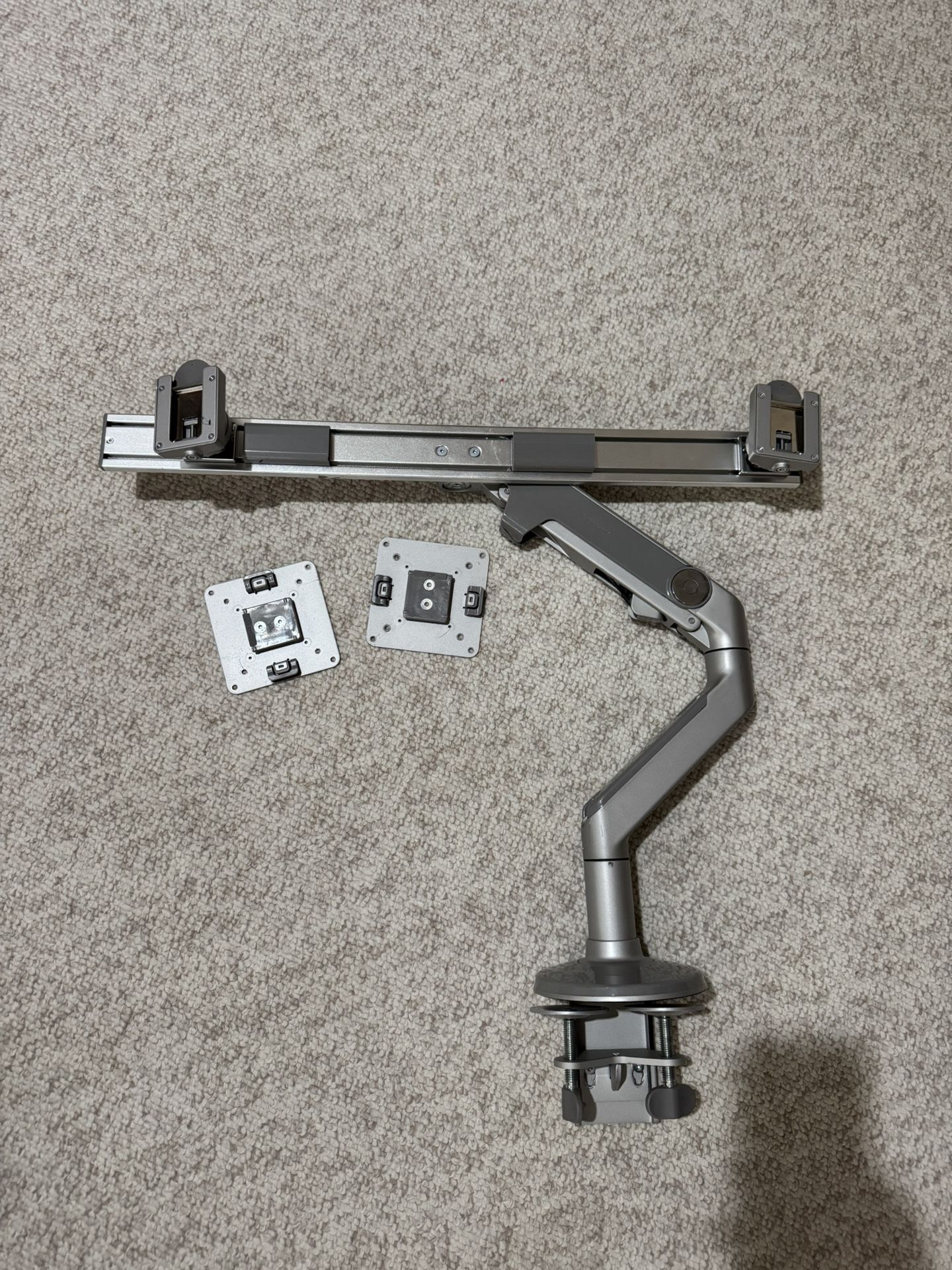 Humanscale M8.1 Dual Monitor Arm