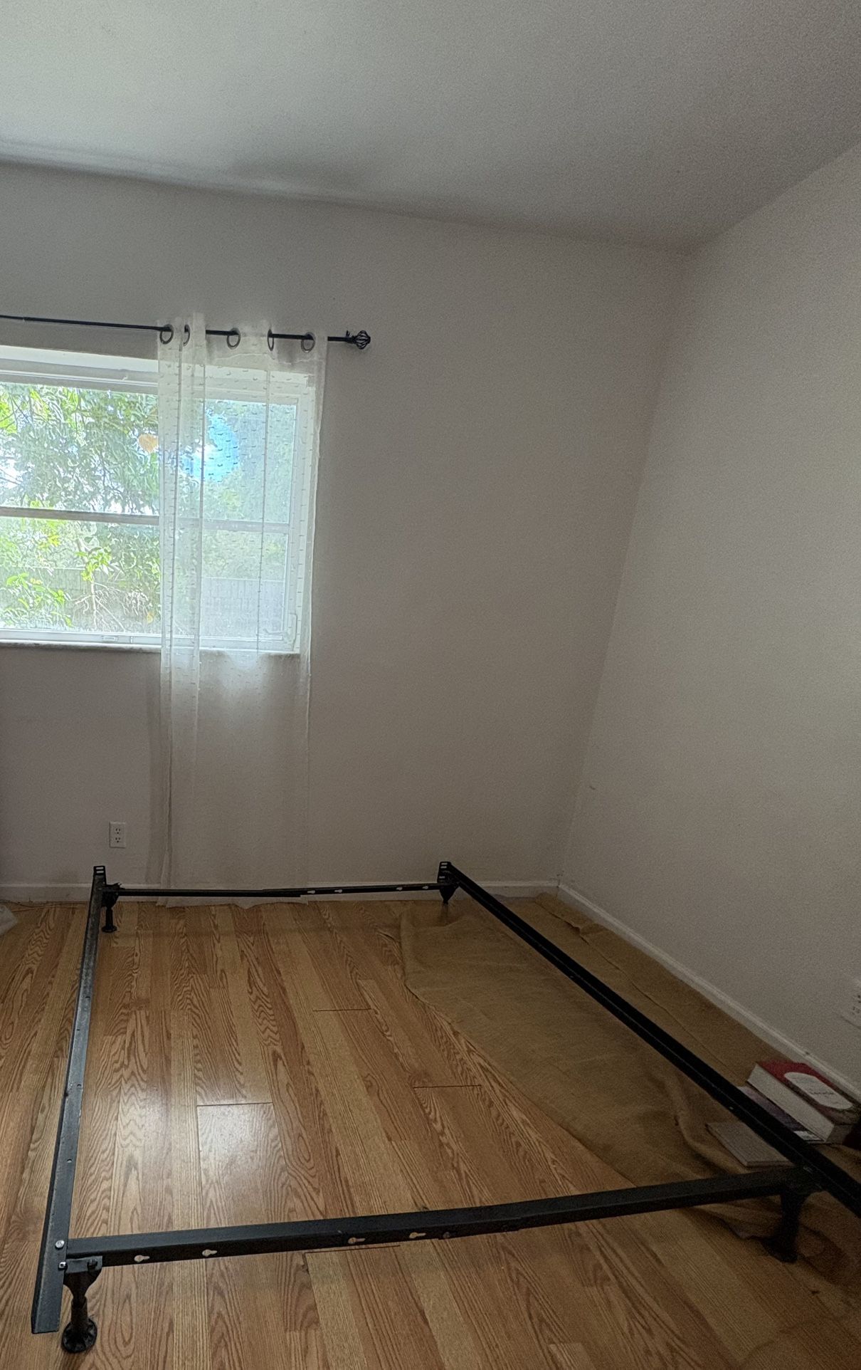 Metal Bed Frame Mattress/Box Holder