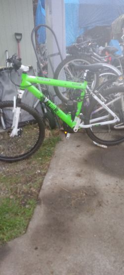 Genesis V2100 mountain Bike
