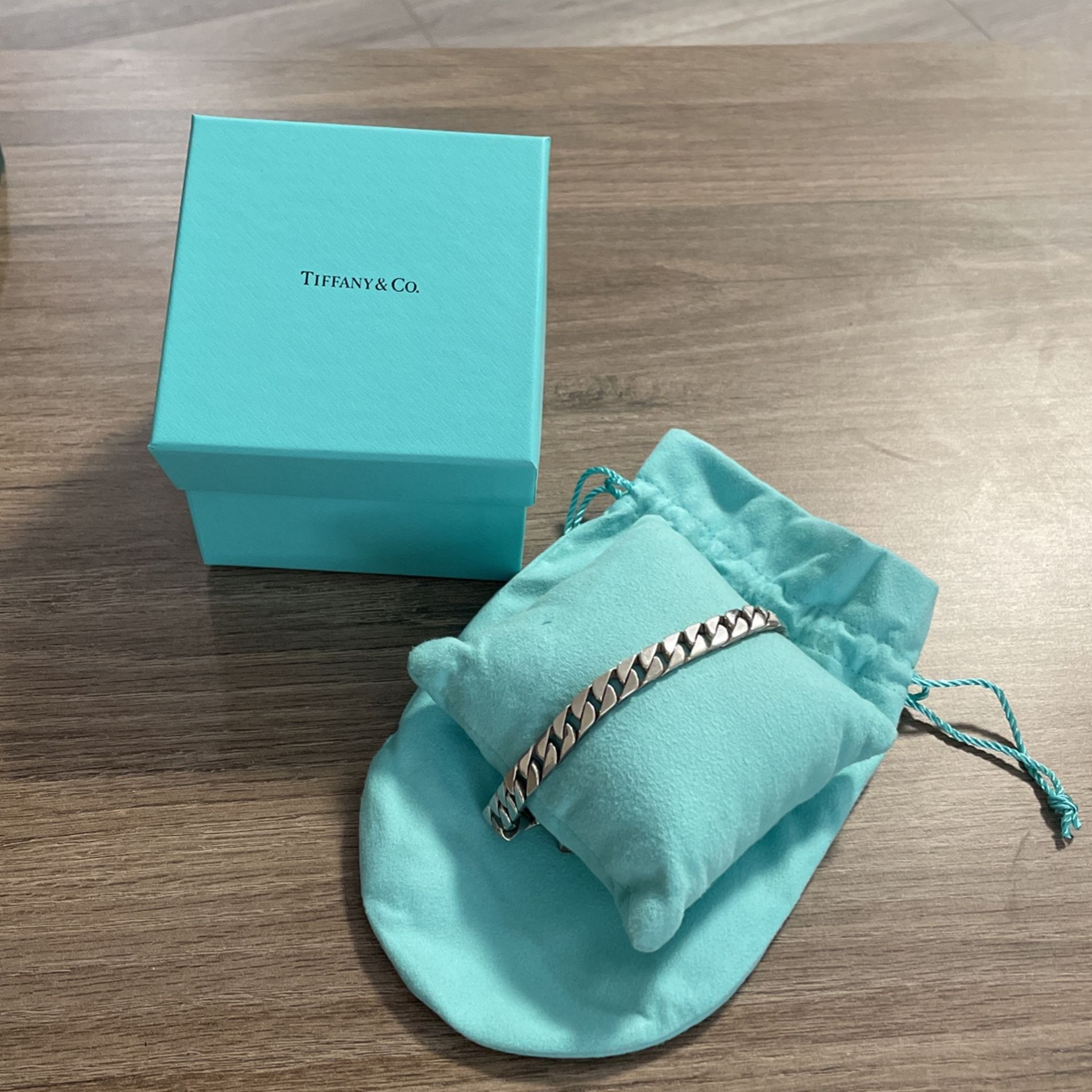 Tiffany & Co. Mens Curb Link Bracelet ( Size Medium )