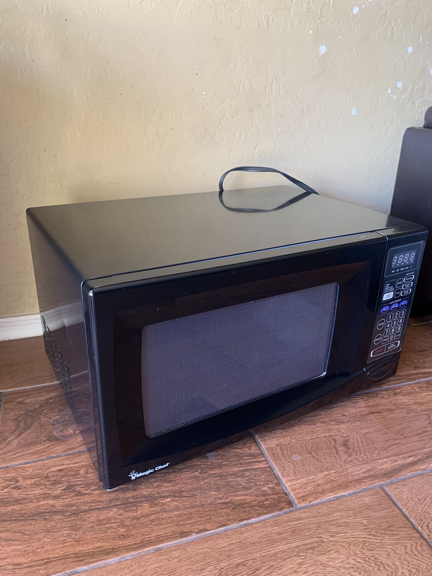 Magic Chef Microwave 1000 Wats