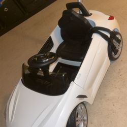 BMW Ride-On Car (Missing side mirrors)