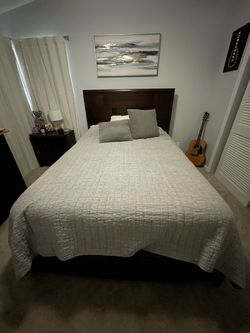 Queen Bedroom Set (Magnussen Home)