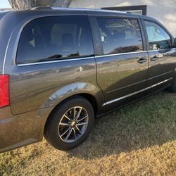 Dodge caravan 2017 Grey 
