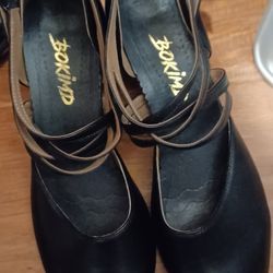 New Ladies Low Heel Strap Shoes. $10. See Description