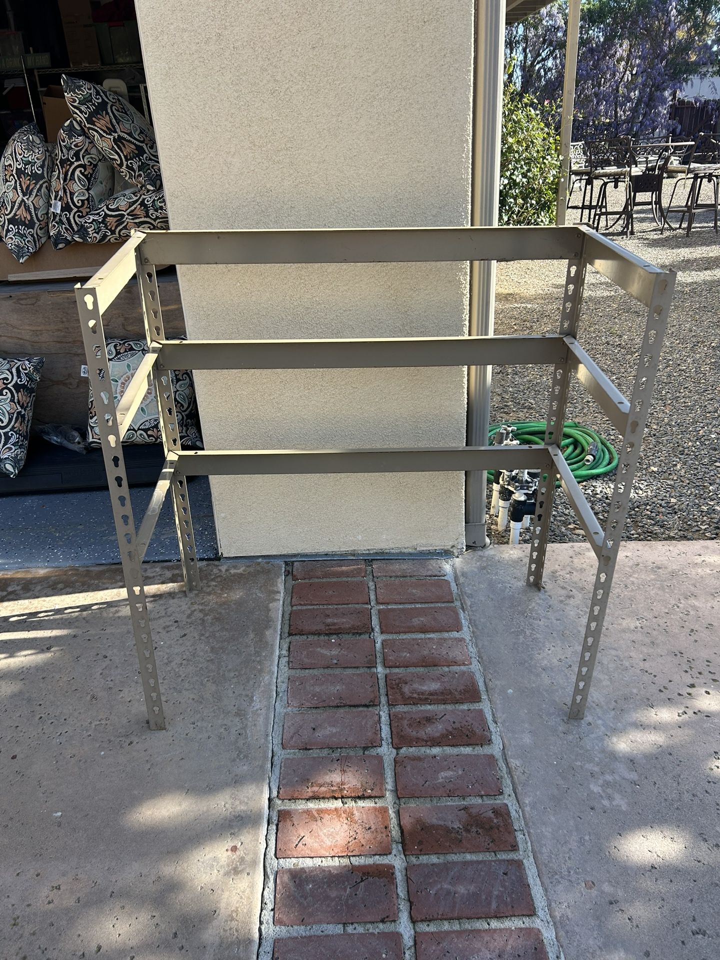 Free Metal Rack