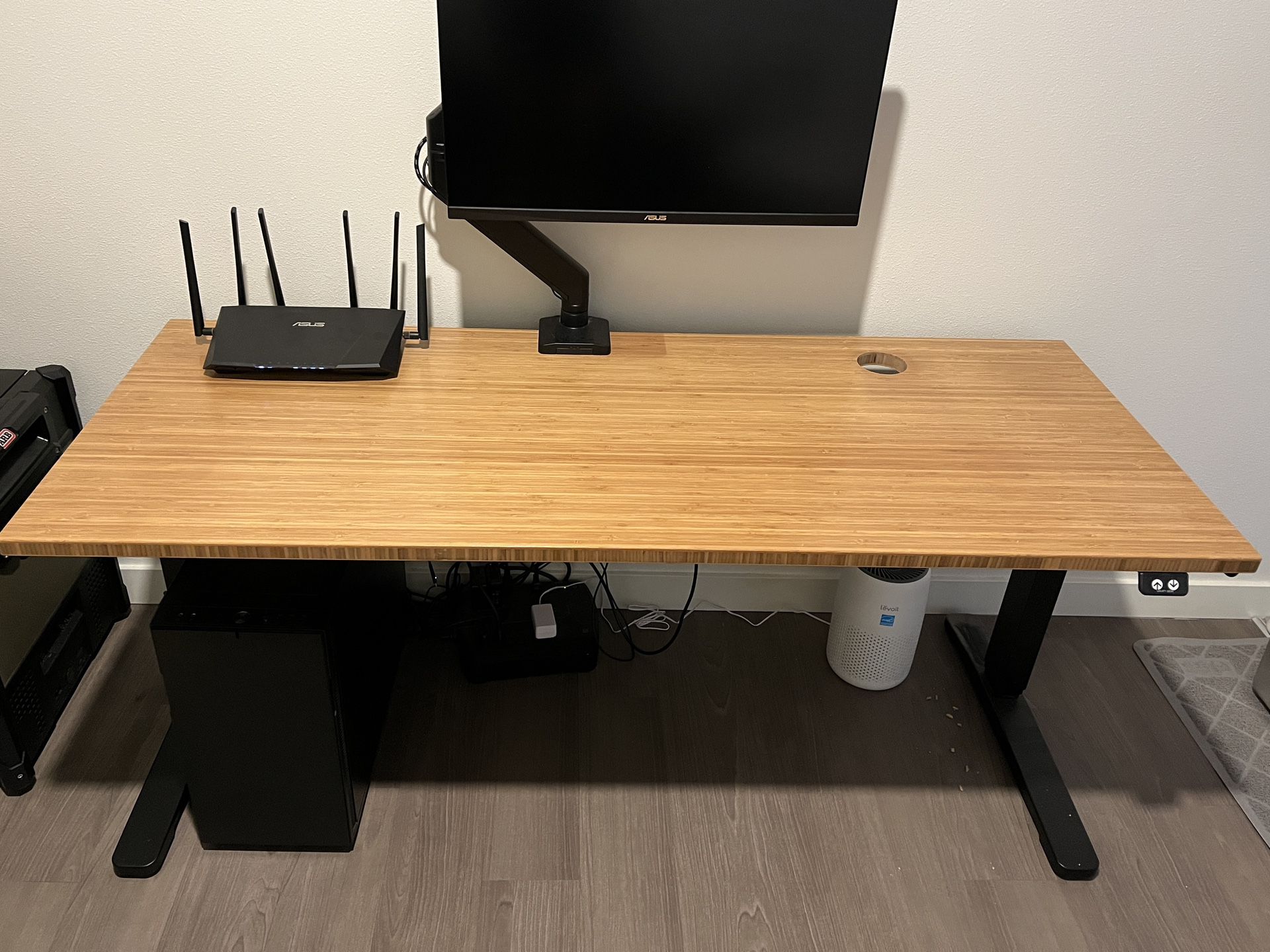 Pending - Uplift Desk - Black Frame with Bamboo-like top - Standing Desk