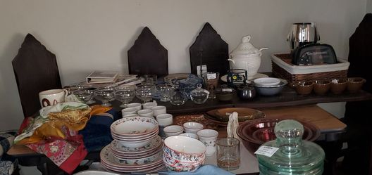 Dining room table with 6 chairs