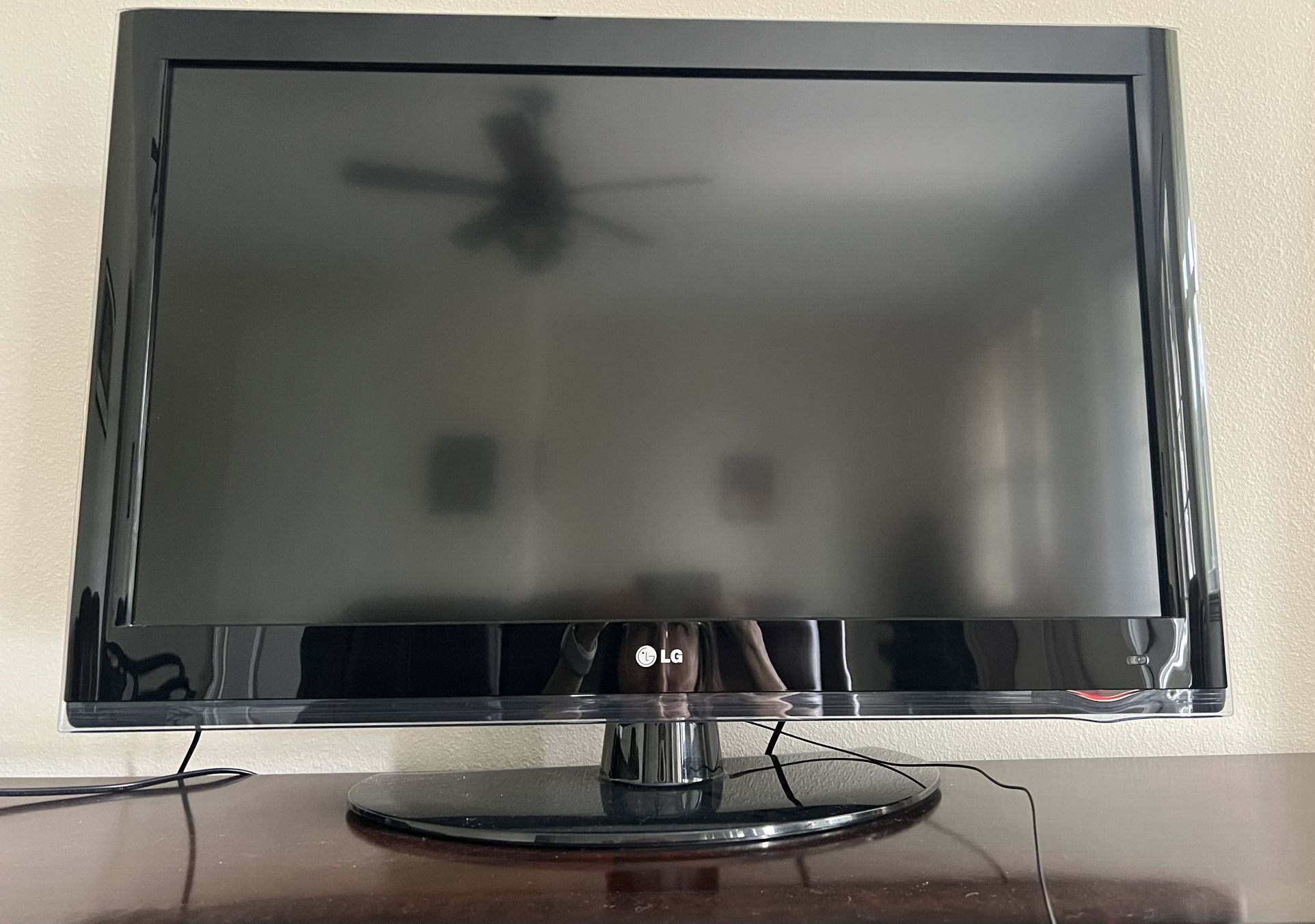 LG 37” 2019 TV Great Condition!