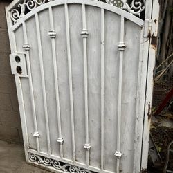 Puerta De Metal Para Patio De  42” X 62”