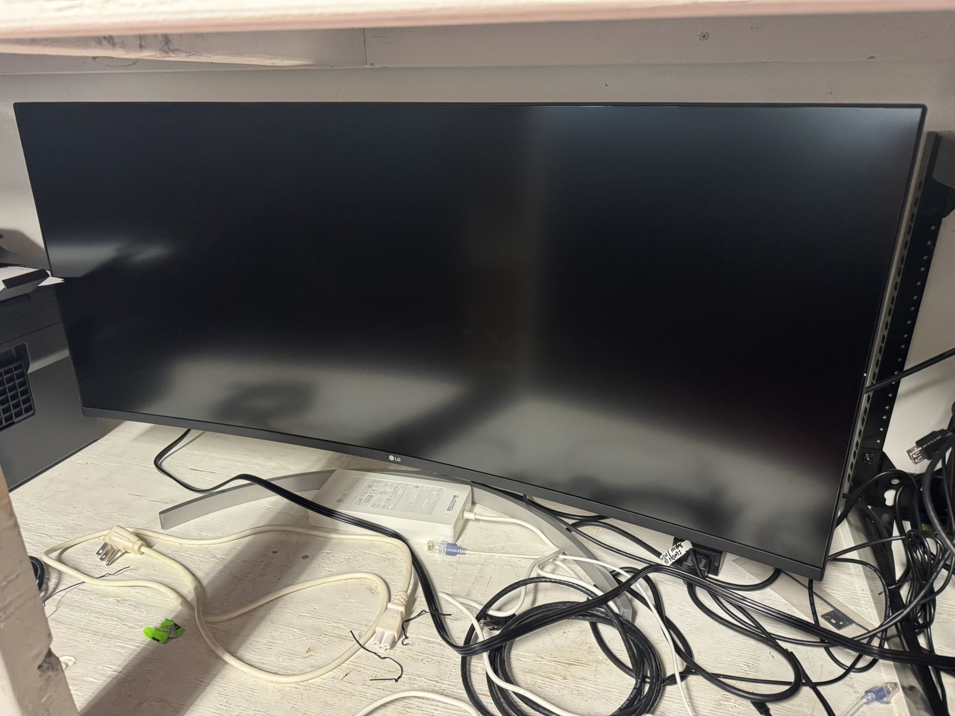 LG 38WN95C-W 38 Inch UltraWide QHD+ IPS Curved Monitor with Thunderbolt™ 3 Connectivity