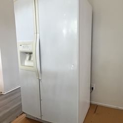 KENMORE Refrigerator 