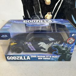Jada toys 1/32 scale Godzilla 2009 Nissan GT-R (R35) Ben sopra