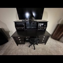 Computer Desk With Chair And Dell Monitor