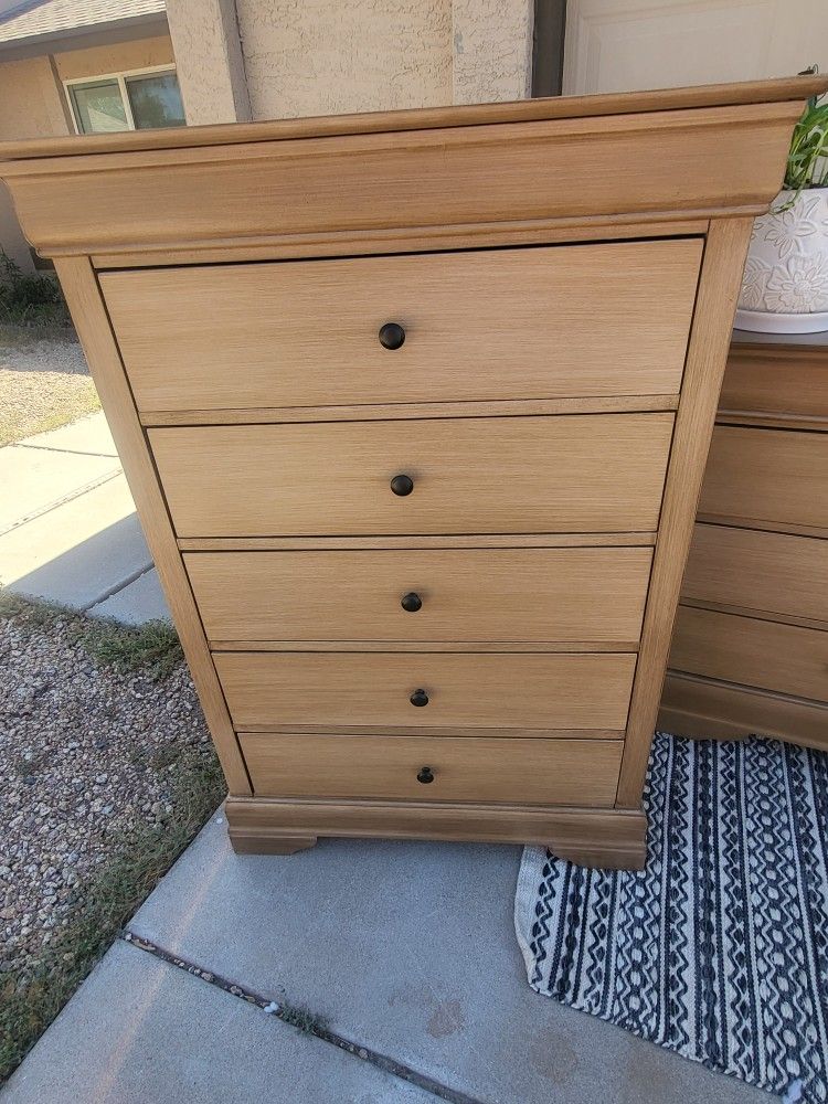 Gorgeous Dresser Or Chest Of Drawers