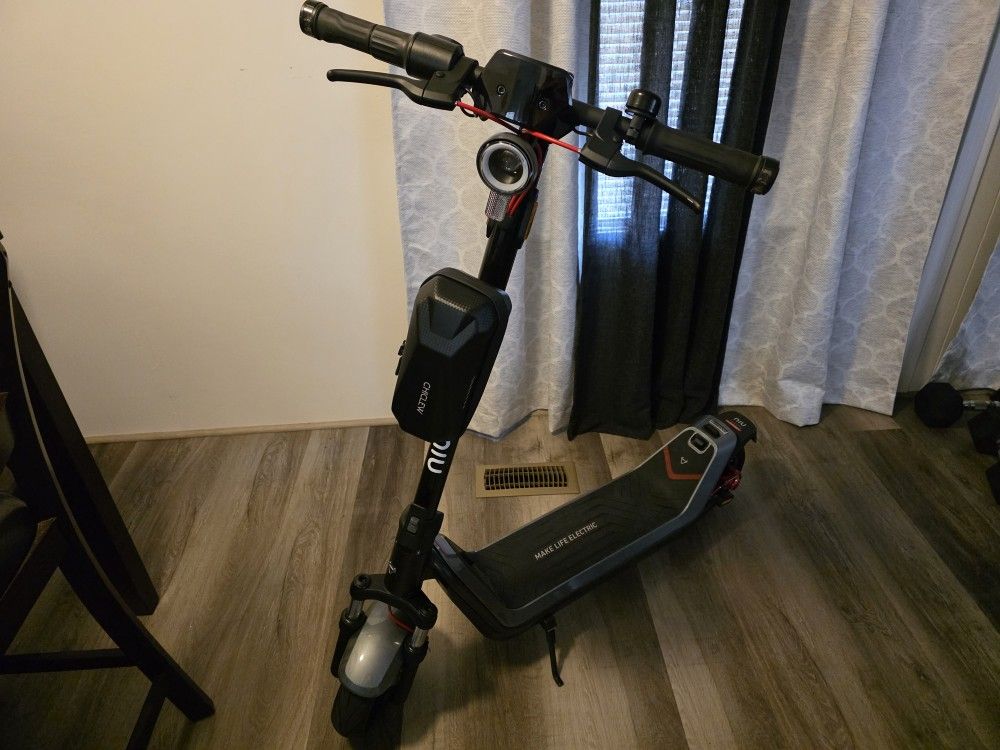 NIU-KQ300X Foldable Electric Scooter