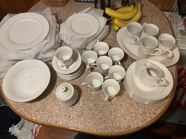 Farberware Simplicity Gold White Porcelain 24Kt Gold Trim Dinner Set Along with the tea cups. Includes 4 additional cups for hot drinks.