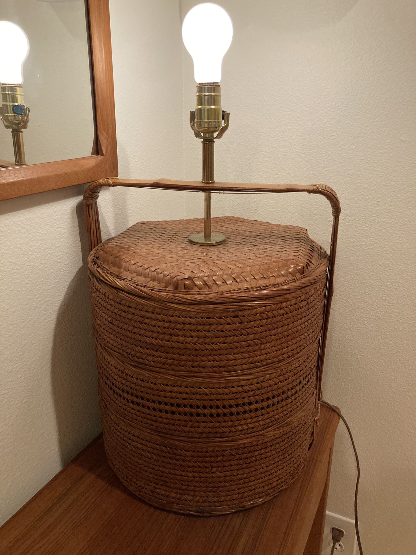 VTG Large Wicker Rattan BOHO Retro Table Lamp 20" Tall MCM 12.5" diameter