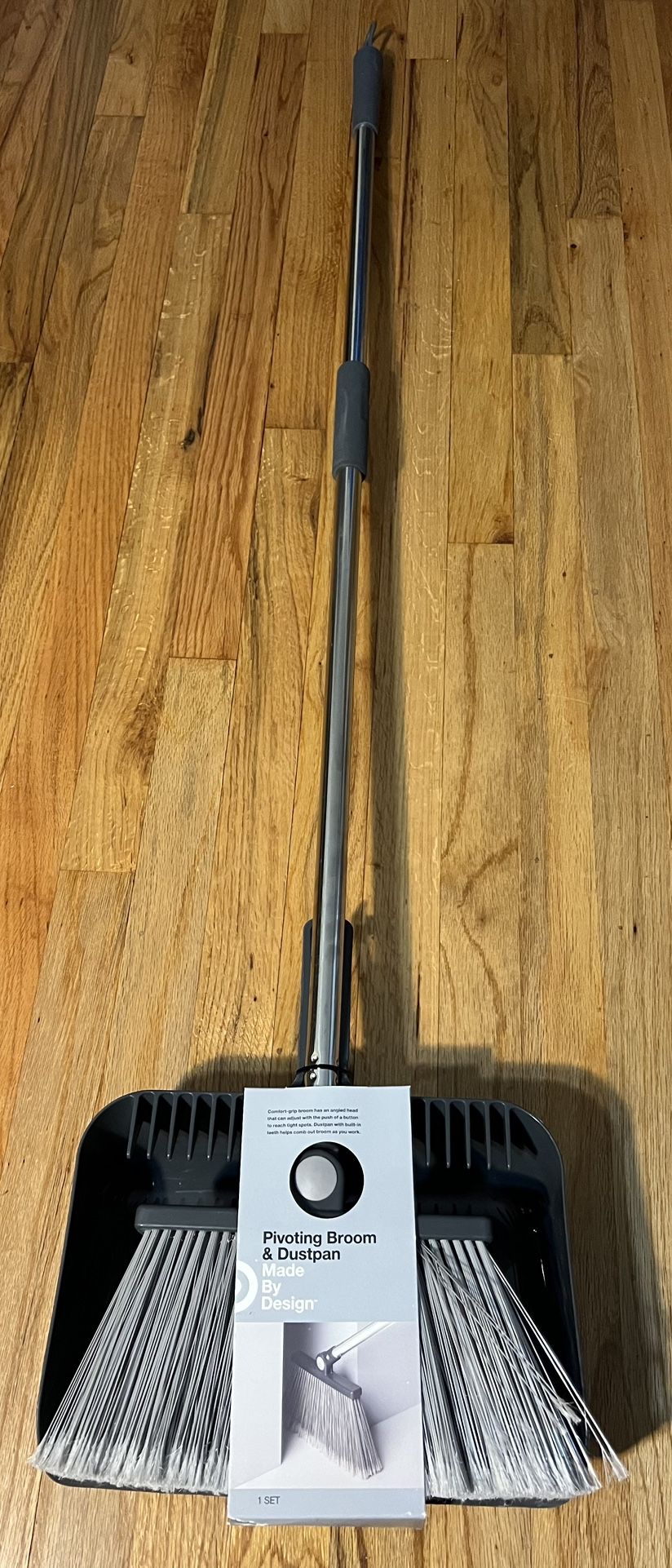 DESIGN PIVOTING HEAD BROOM & DUST PAN