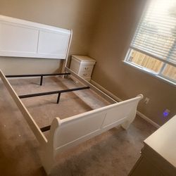 Recamara, 4-piesas Cama Nueva En queen O Full Size.  Nightstand, Dresser Y Espejo. 