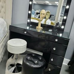 Led Light Glam Vanity Set, Furniture Sectional Queen Bed Avail 