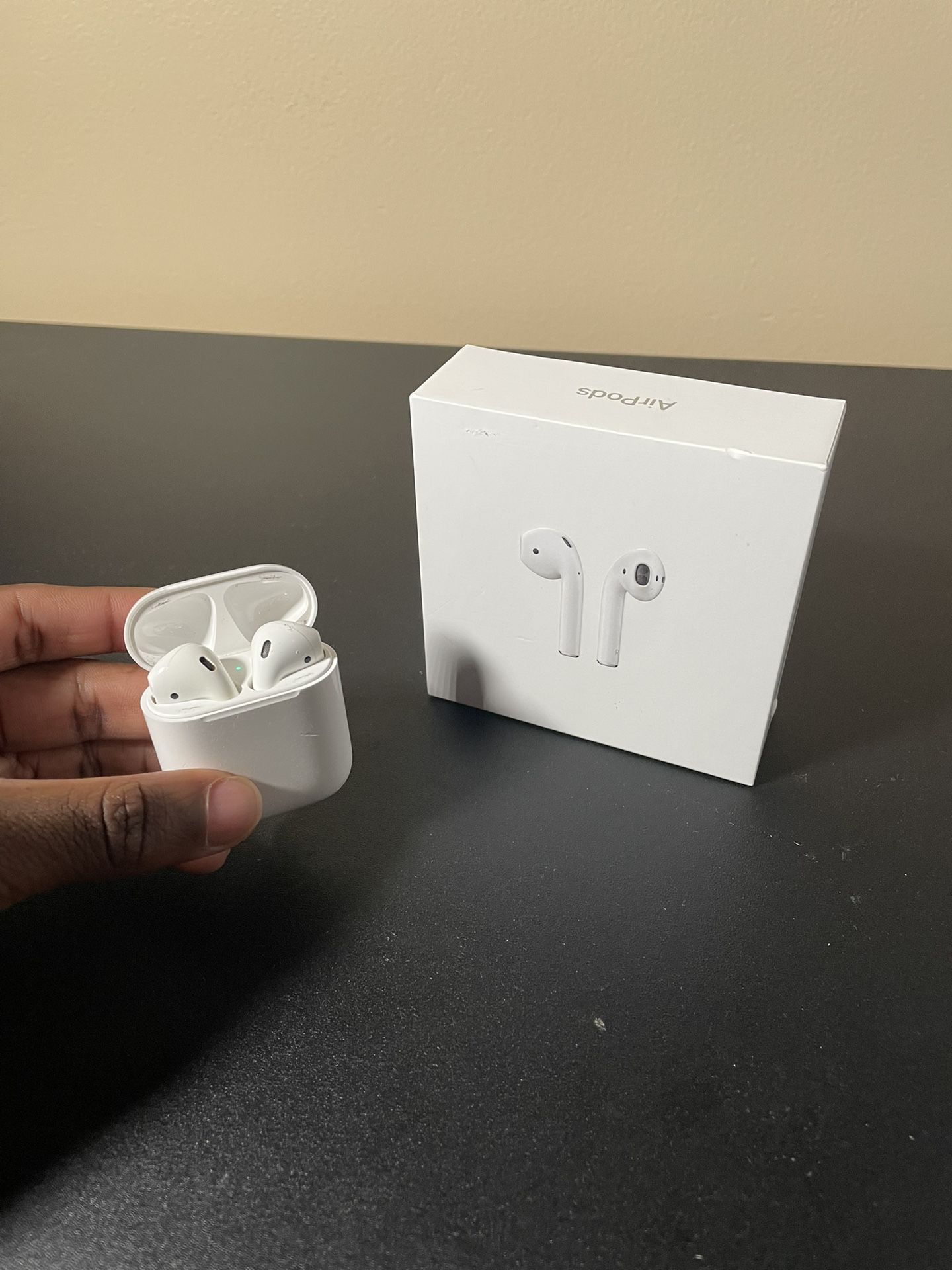 *BEST OFFER AirPods 2nd Generation (Like New)