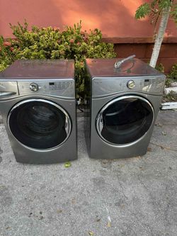 Whirlpool Washer and Dryer Set ; Front Loading 