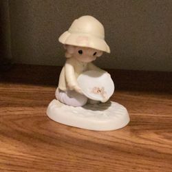 Precious Moments 1995 Members Only Figurine