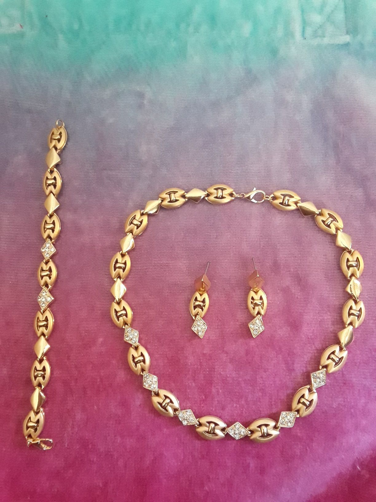 .$60 I DELIVER⚘💎💎⚘14kt Gold plated  necklace with matching earrings and bracelet will not fade or tarnish
