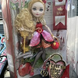 EVER AFTER HIGH DOLL - APPLE WHITE ROYAL DOLL 2013 . NEW - DAMAGED BOX