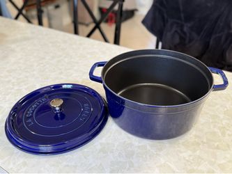 Staub 9 quart dutch oven