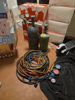 HVAC Manifold Gauge Set with Hoses and Tanks