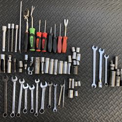 SnapOn tool bundle with a few Mac pieces. There all Snap on except the pieces that are separated
