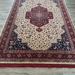 Elegant Persian Rug with %30 Silk (6.6 X 9.8) Ft