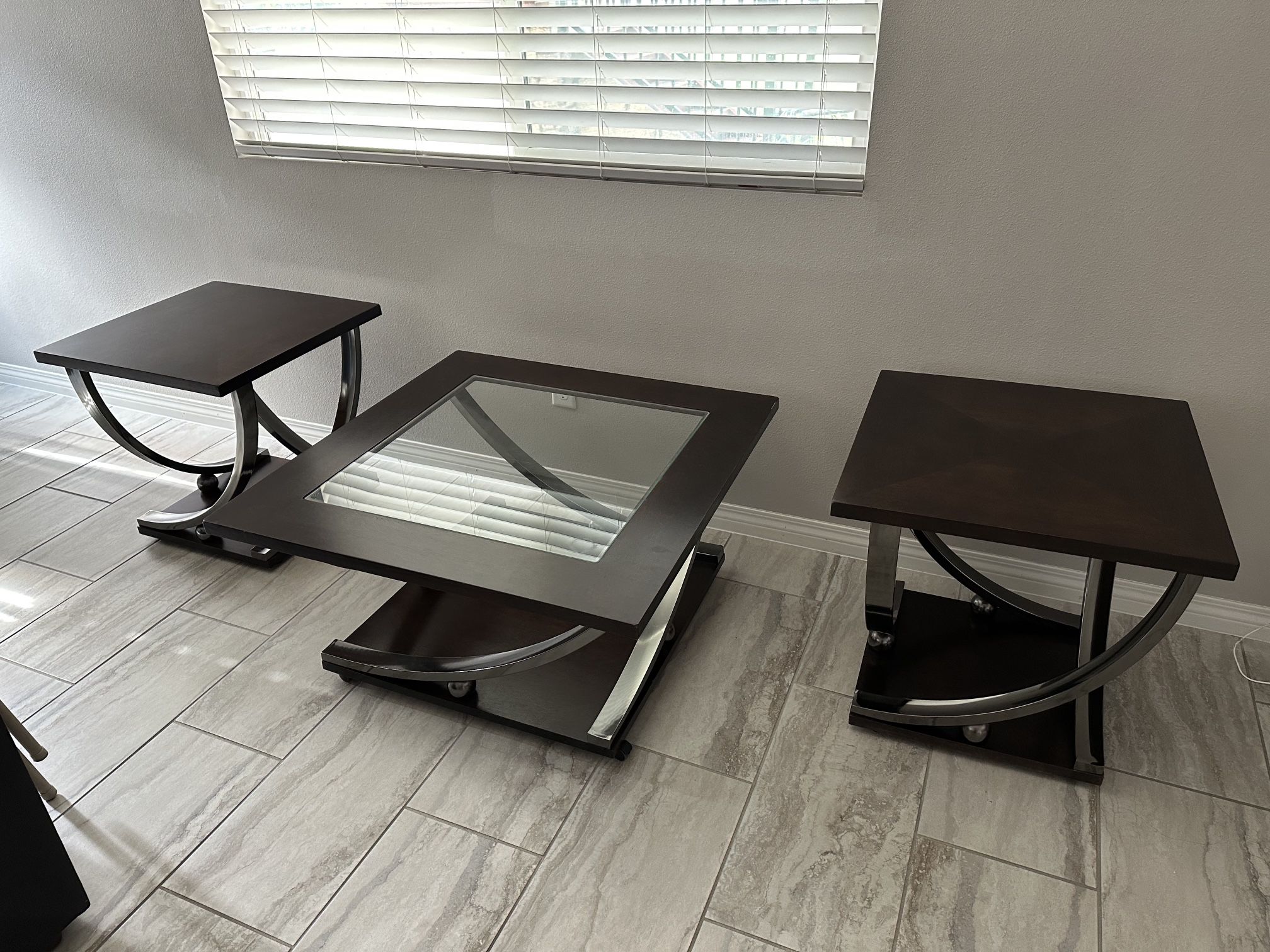 Coffee Table With 2 End Tables