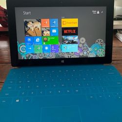 10.6" Microsoft Surface RT With Keyboard