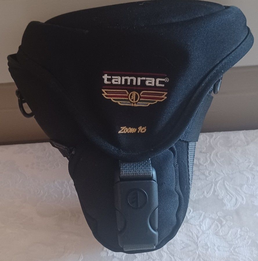 Tamrac 5516 ZOOM 16 SLR Padded Camera Case , Black-w/Quantraray Lenspen
