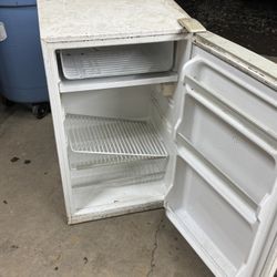 Mini Fridge 