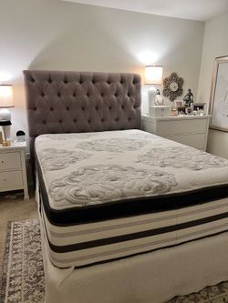 $50!! Pier1 Headboard ~ Queen size