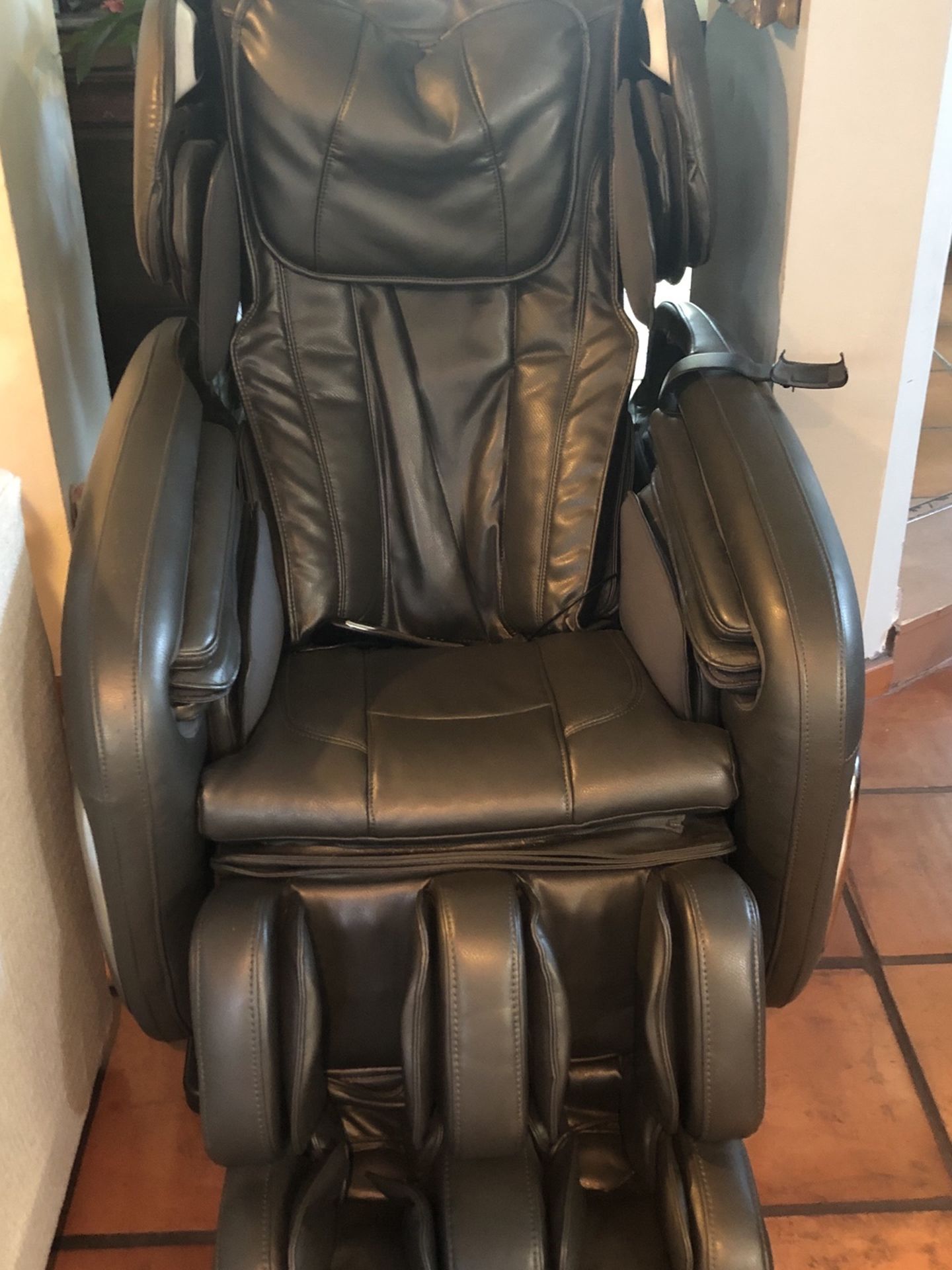 Cozzia Massage Chair