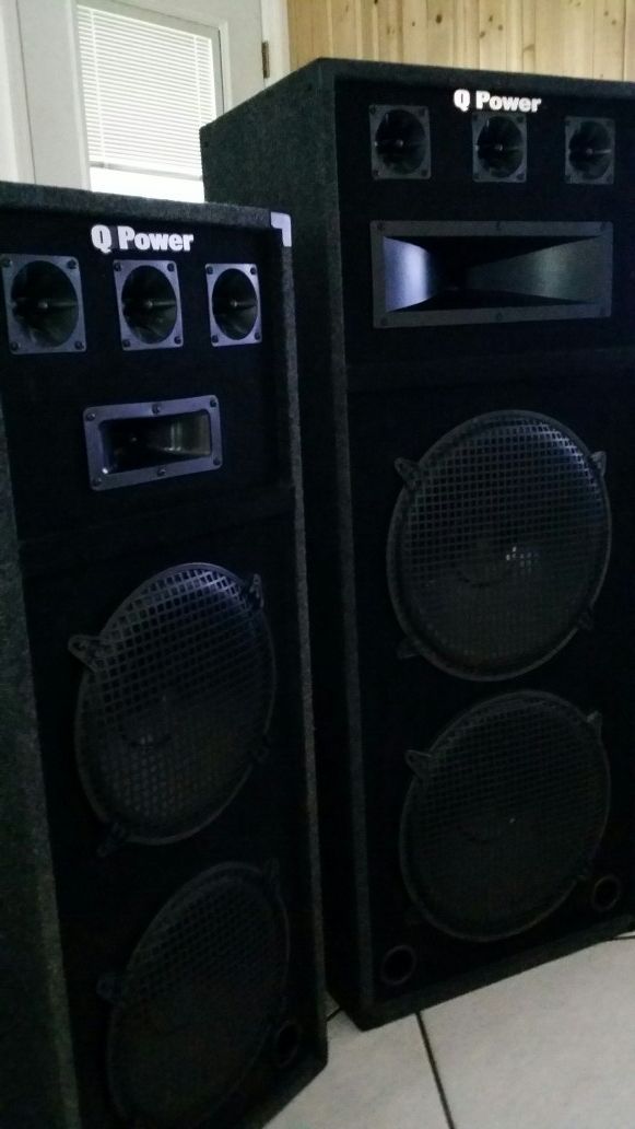 Q POWER DJ TOWERS AS A SET WITH 250 FT OF SPEAKER WIRE BRAND NEW for