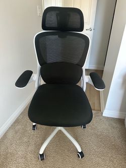 LIKE NEW Ergonomic Office Chair with Tilt-Lock, with Auto Lumbar Support