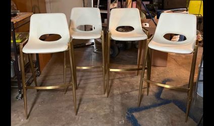 Bar stools 30 inch tall by 19 inch wide