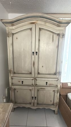 Vintage Chest Dresser