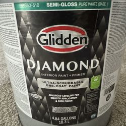 Brand New Glidden 5 Gal Pure White Semi Gloss Interior Paint And Primer